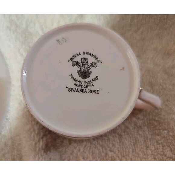 Swansea Rose (Magenta) Demitasse Cup and Saucer R139 Signed W Birbeck - Picture 8 of 14